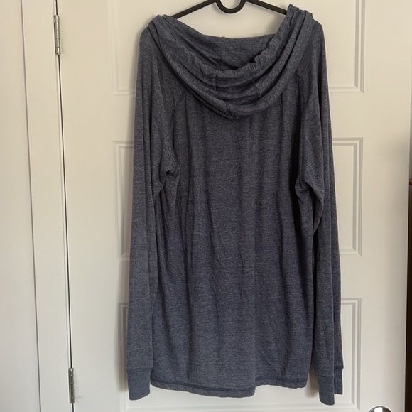 Like new! Men’s Tentree long sleeve t-shit. Size Large - Picture 2 of 4